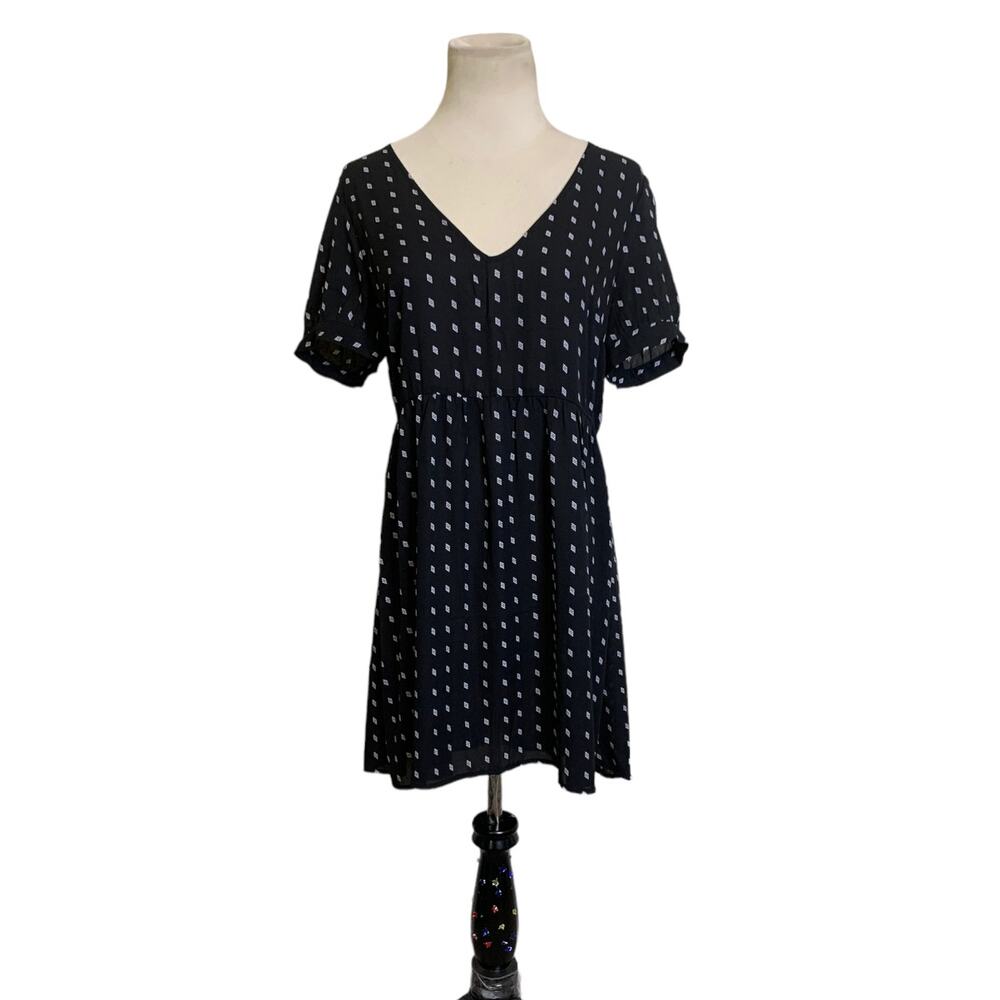 Forever 21 black v neck short sleeves mini casual dress size M